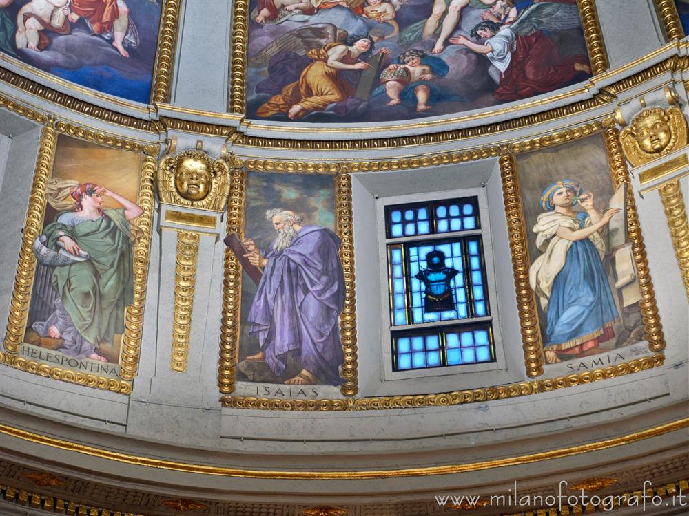 Milano - Affreschi di profeti e sibille all'interno della cupola del Civico Tempio di San Sebastiano